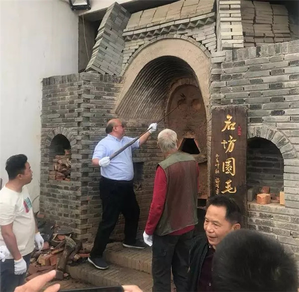  香港知識(shí)產(chǎn)權(quán)交易所將為景德鎮(zhèn)地區(qū)的藝術(shù)瓷和生活用瓷帶來數(shù)十億的產(chǎn)值！